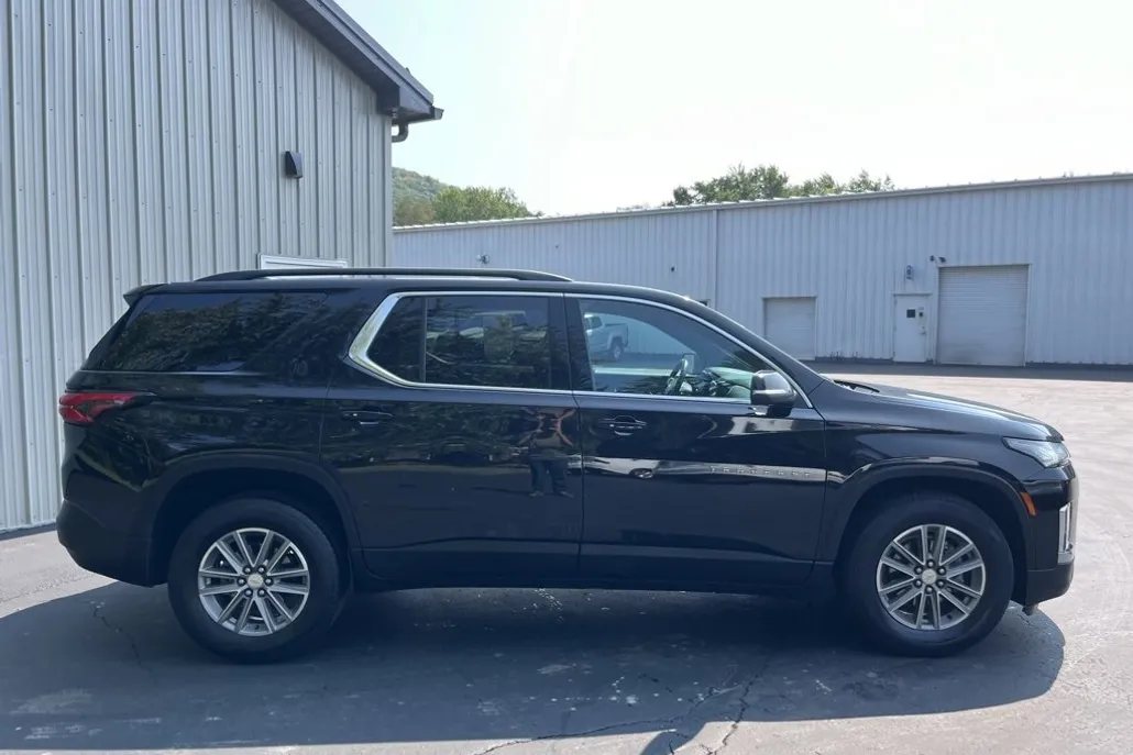 2023 Chevrolet Traverse Cloth photo 1