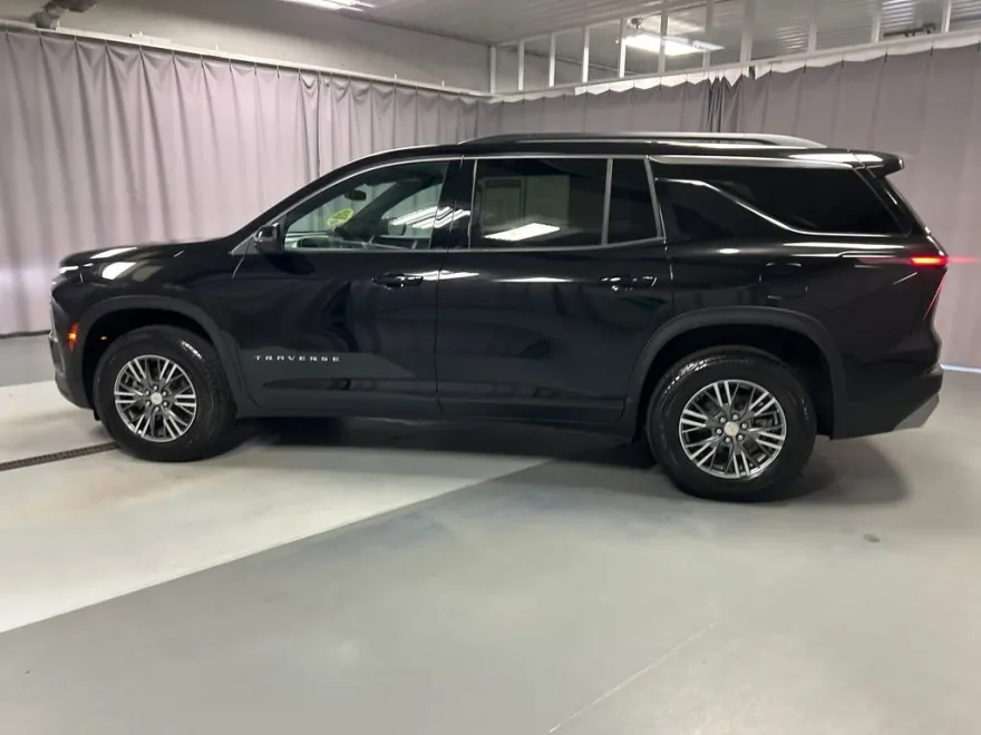 2025 Chevrolet Traverse photo 1