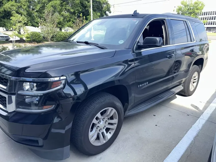 2017 Chevrolet Tahoe LT photo 1
