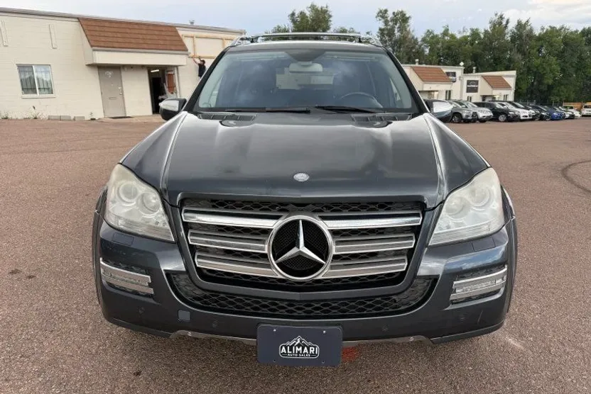 2010 Mercedes Benz GL 550 photo 1