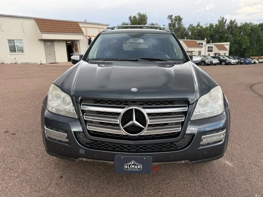 2010 Mercedes Benz GL 550 photo 1