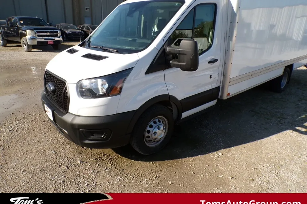 2023 Ford Transit Cutaway photo 1