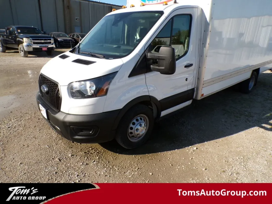 2023 Ford Transit Cutaway photo 1
