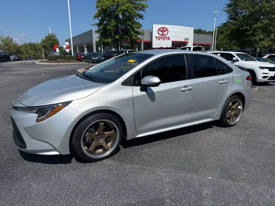 2025 Toyota Corolla LE photo 1