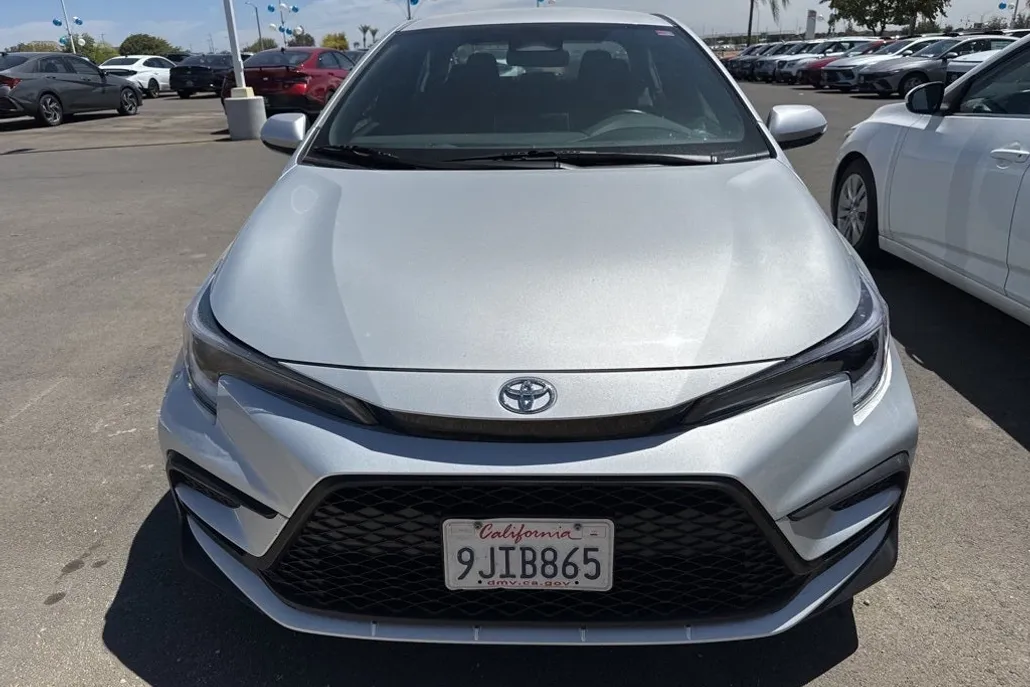 2023 Toyota Corolla SE photo 1
