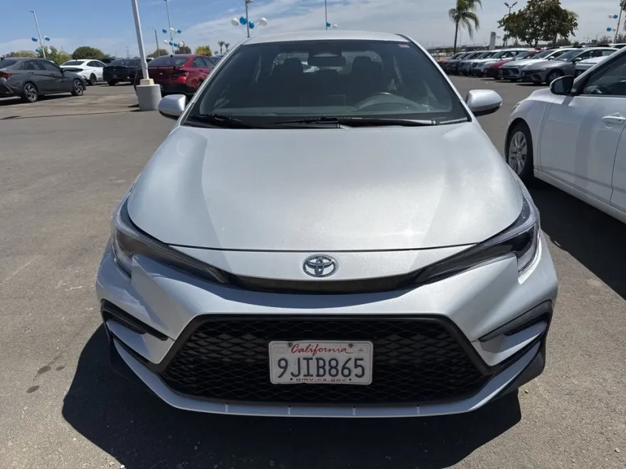 2023 Toyota Corolla SE photo 1
