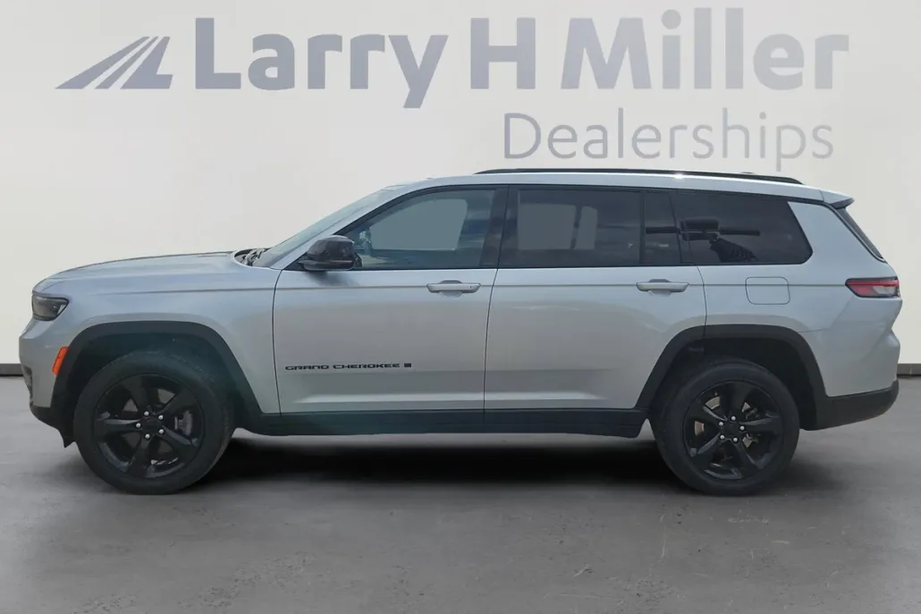 2022 Jeep Grand Cherokee Laredo Altitude photo 1