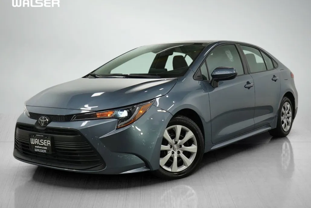 2024 Toyota Corolla LE photo 1