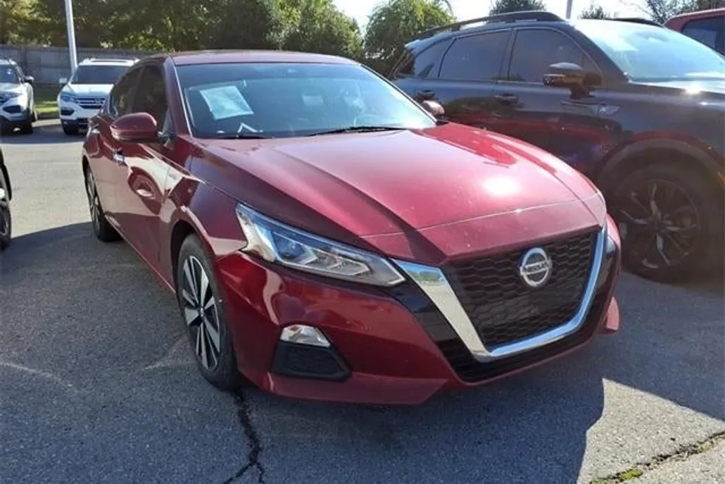 2021 Nissan Altima SV photo 1