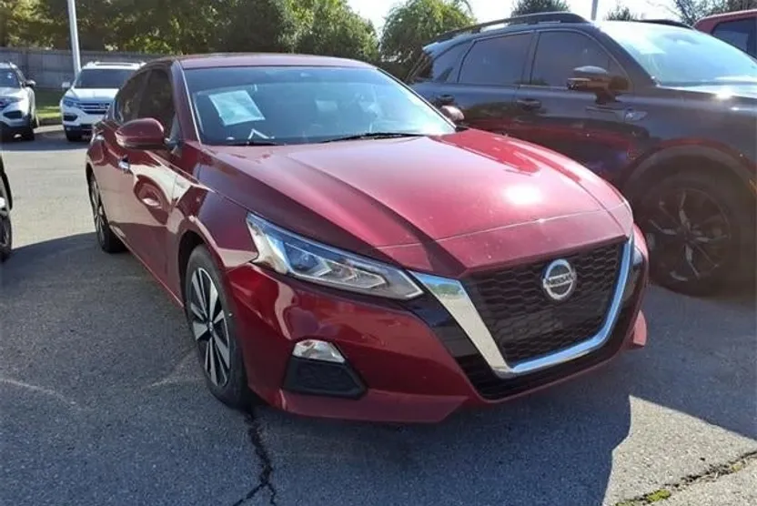 2021 Nissan Altima SV photo 1
