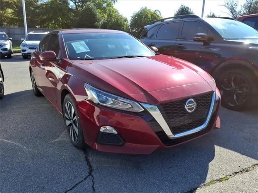2021 Nissan Altima SV photo 1