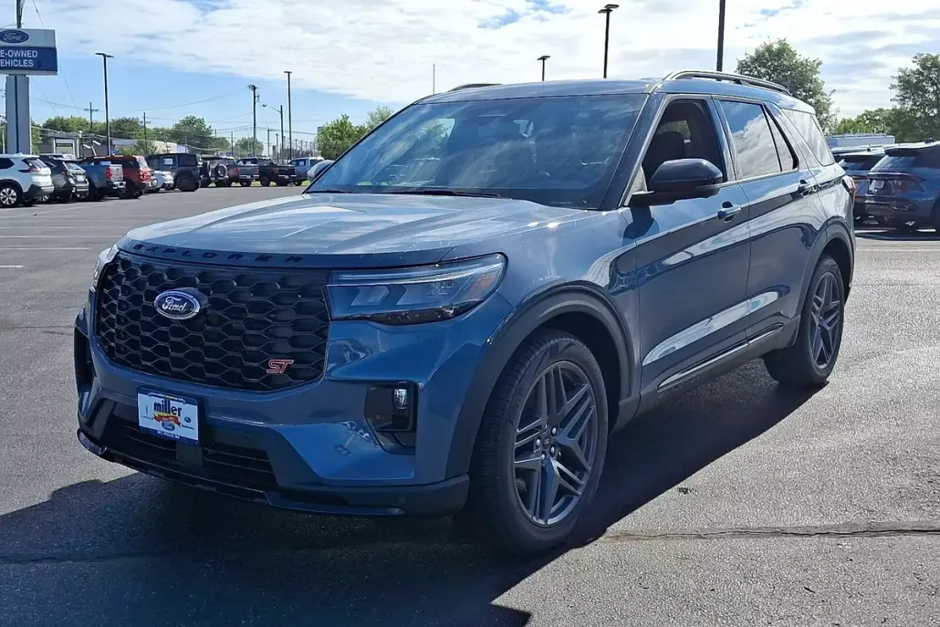 2025 Ford Explorer ST photo 1