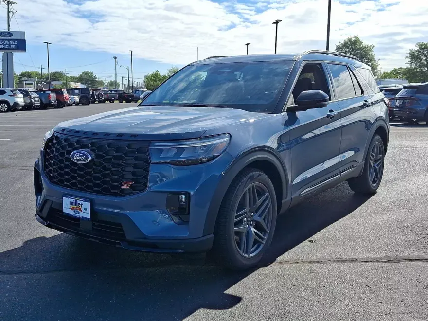 2025 Ford Explorer ST photo 1