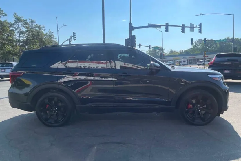 2020 Ford Explorer ST photo 1