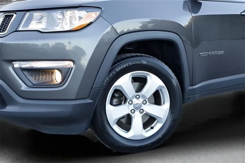 2018 Jeep Compass Latitude photo 1