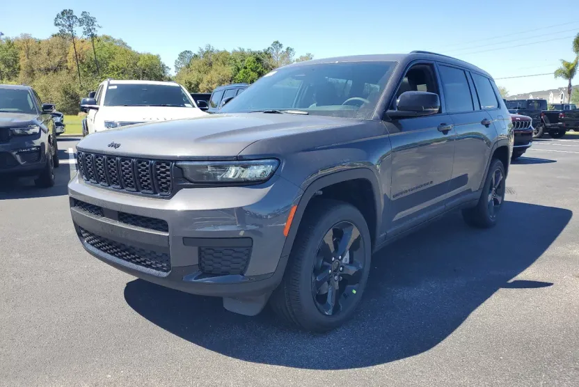 2025 Jeep Grand Cherokee Altitude X photo 1
