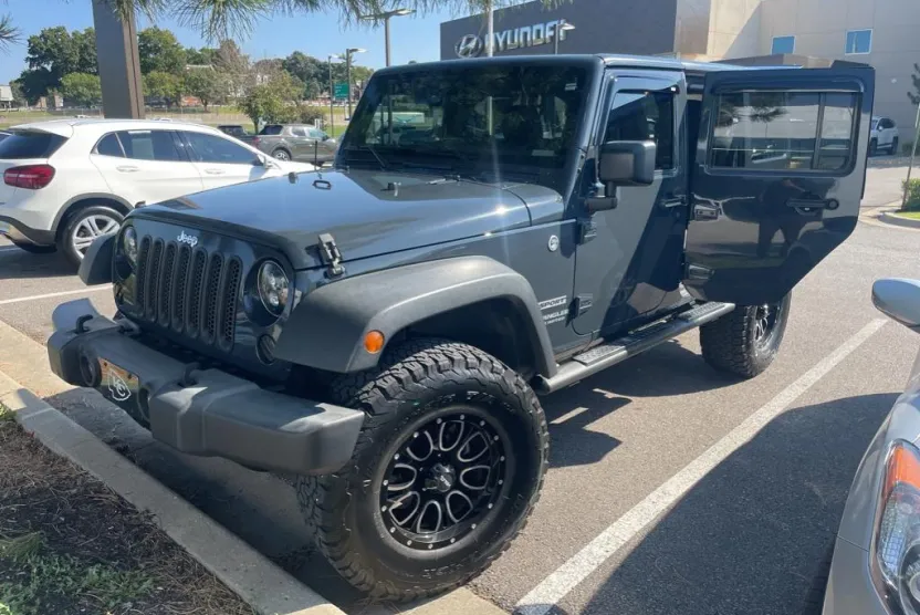 2017 Jeep Wrangler Unlimited Sport photo 1