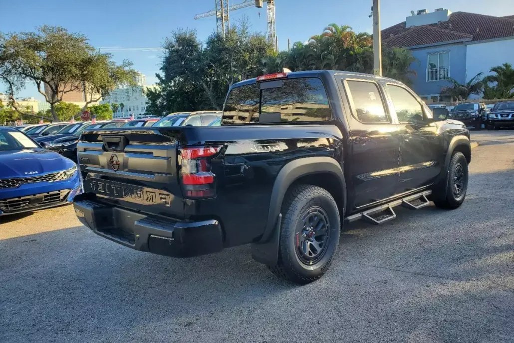 2025 Nissan Frontier Crew Cab PRO-X photo 1