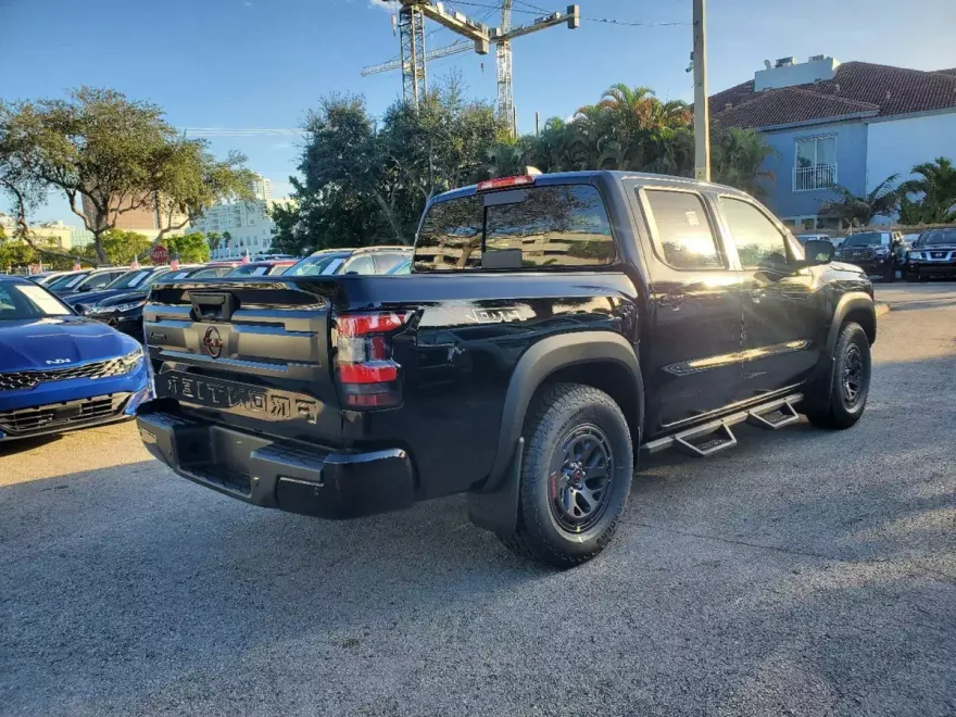 2025 Nissan Frontier Crew Cab PRO-X photo 1
