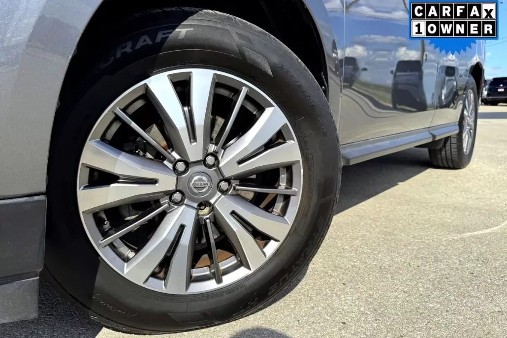 2019 Nissan Pathfinder SV photo 1