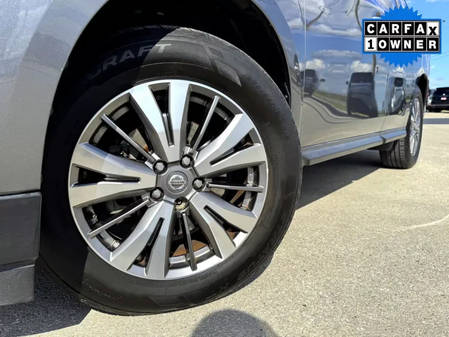 2019 Nissan Pathfinder SV photo 1