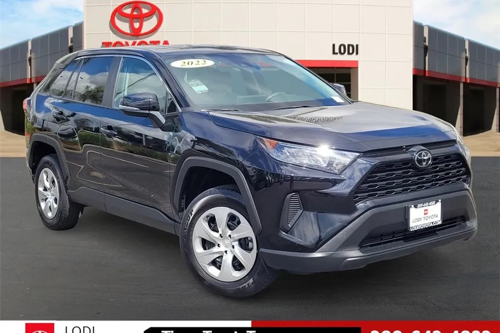 2022 Toyota RAV4 LE photo 1
