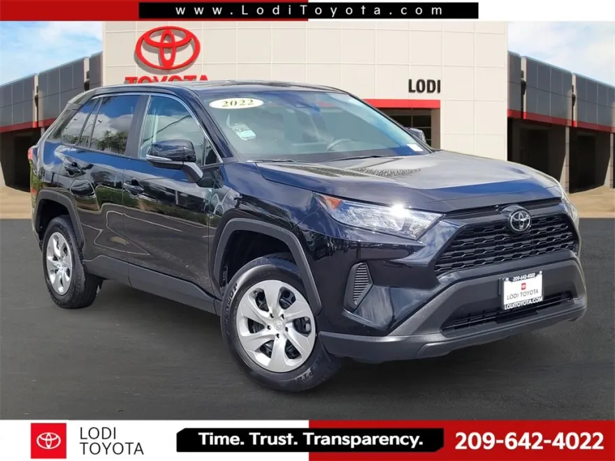 2022 Toyota RAV4 LE photo 1