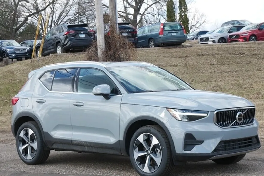 2025 Volvo XC40 Core photo 1