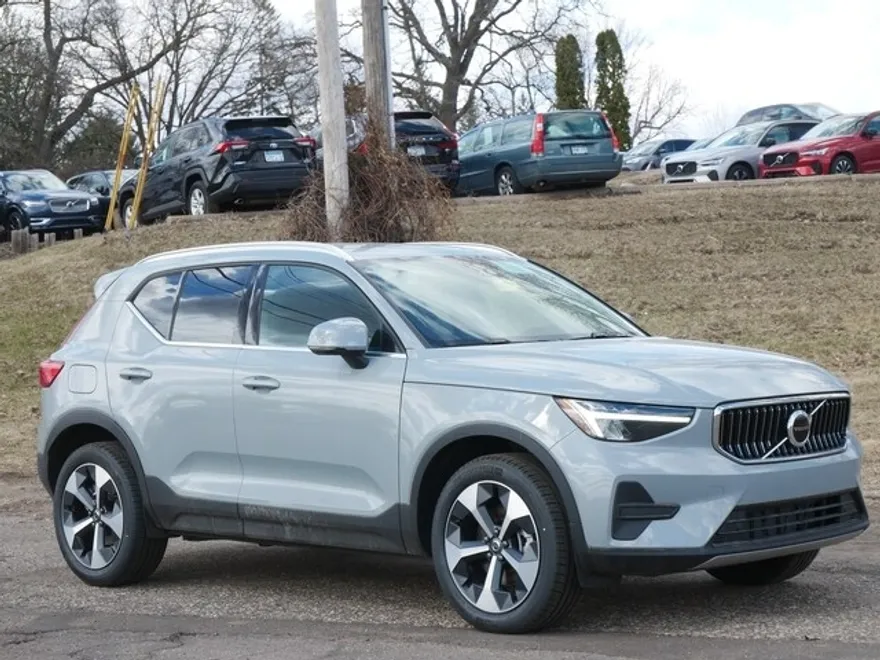 2025 Volvo XC40 Core photo 1