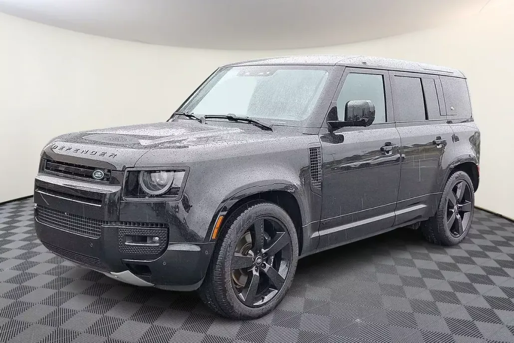 2024 Land Rover Defender 110 V8 photo 1