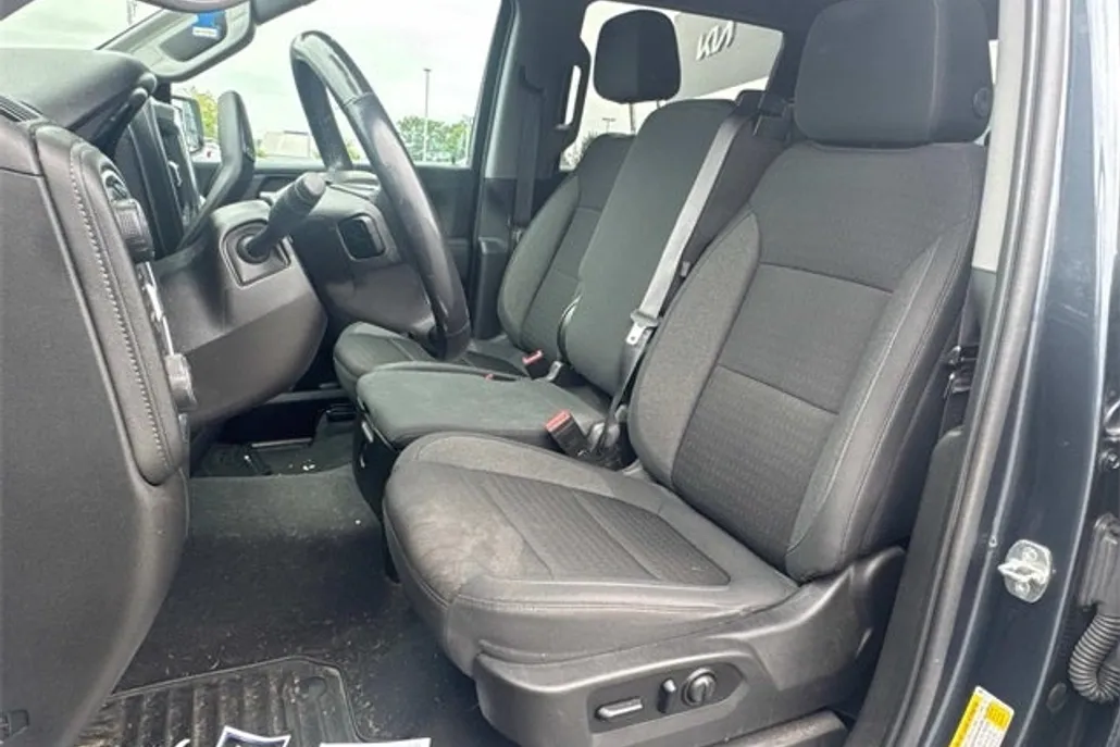 2021 Chevrolet Silverado 1500 LT photo 1
