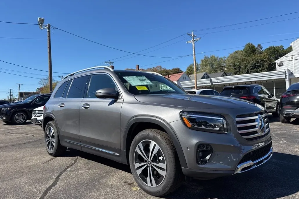 2026 Mercedes Benz GLB 250 4MATIC photo 1