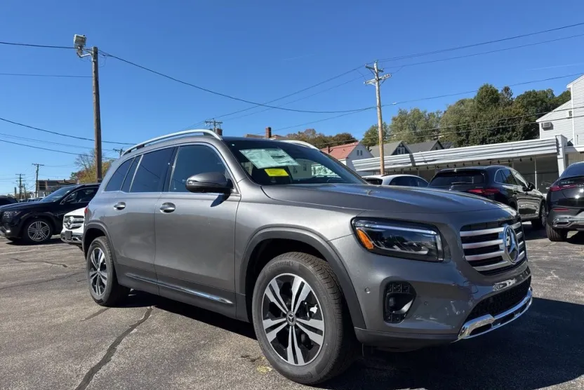 2026 Mercedes Benz GLB 250 4MATIC photo 1
