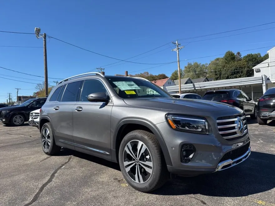 2026 Mercedes Benz GLB 250 4MATIC photo 1