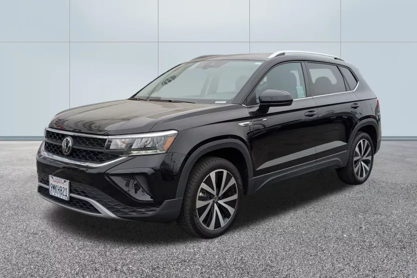 2024 Volkswagen Tiguan SE R-Line photo 1
