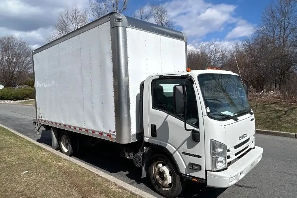 2019 Isuzu NPR photo 1