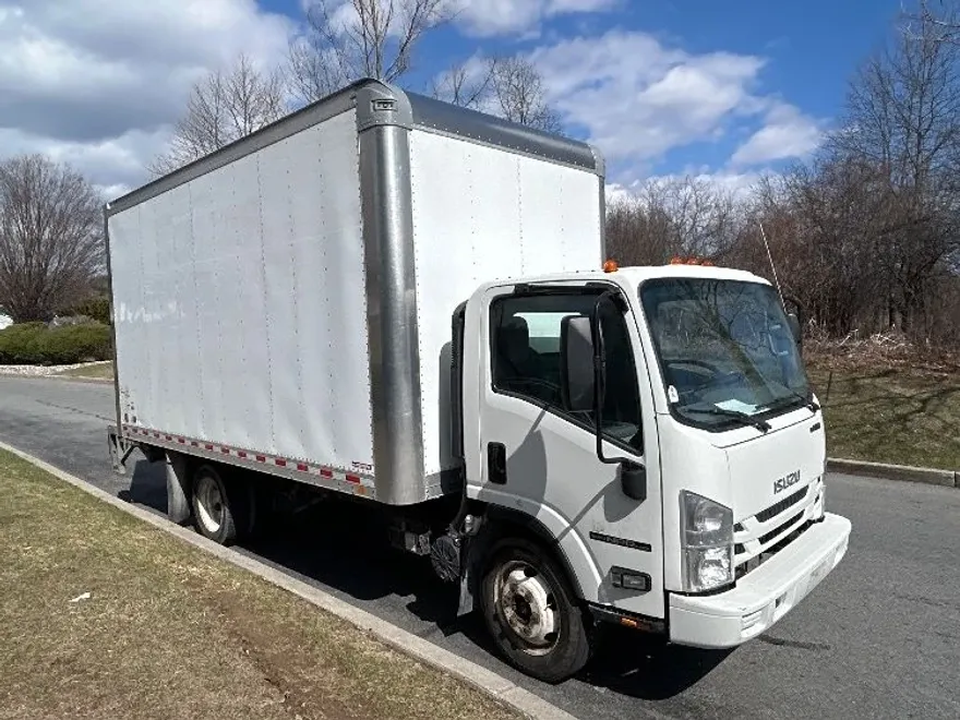 2019 Isuzu NPR photo 1
