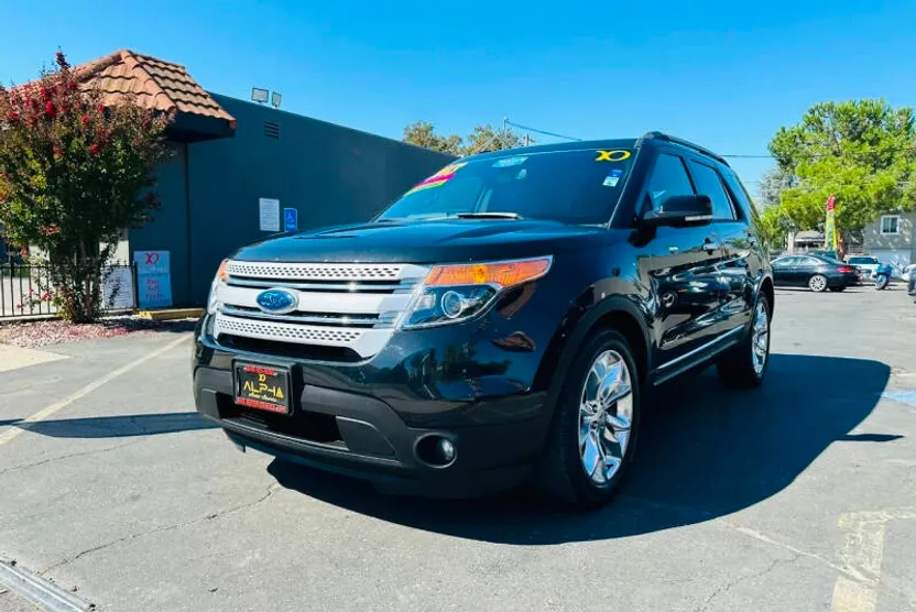 2013 Ford Explorer XLT photo 1