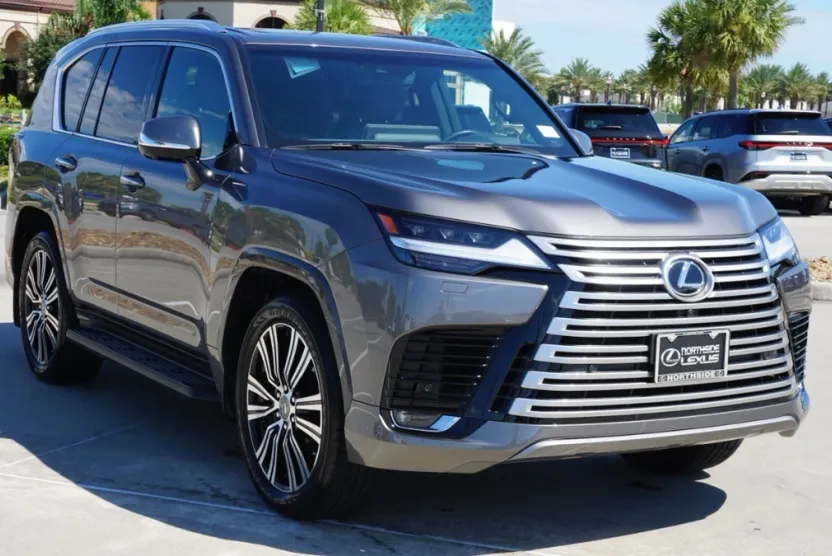 2022 Lexus LX 600 Luxury photo 1