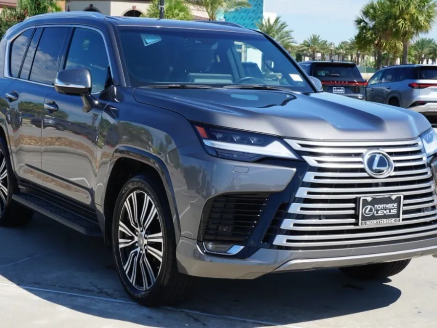 2022 Lexus LX 600 Luxury photo 1