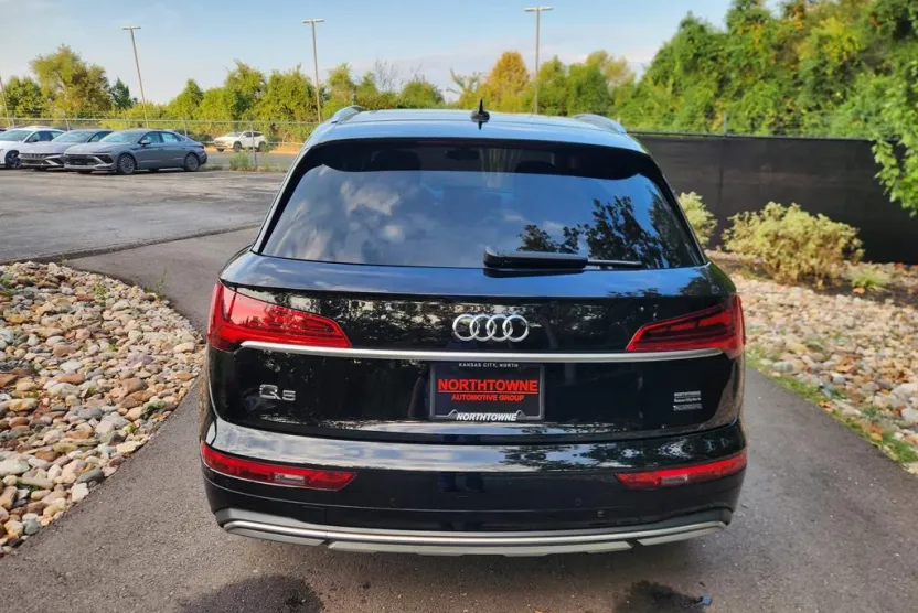 2021 Audi Q5 45 Premium photo 1