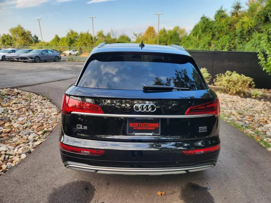 2021 Audi Q5 45 Premium photo 1