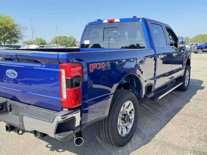 2026 Ford F-250 Lariat photo 1