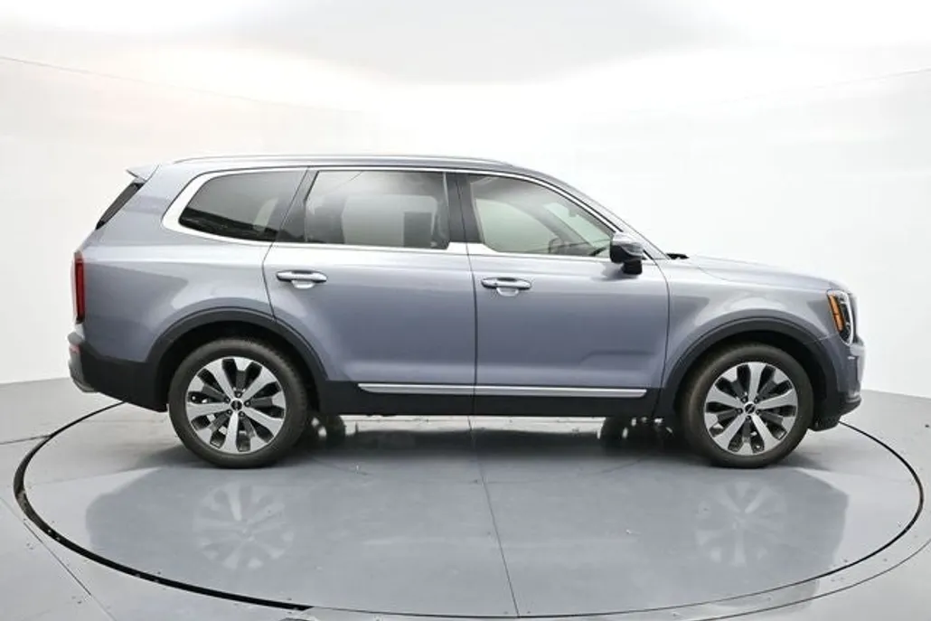 2022 Kia Telluride S photo 1