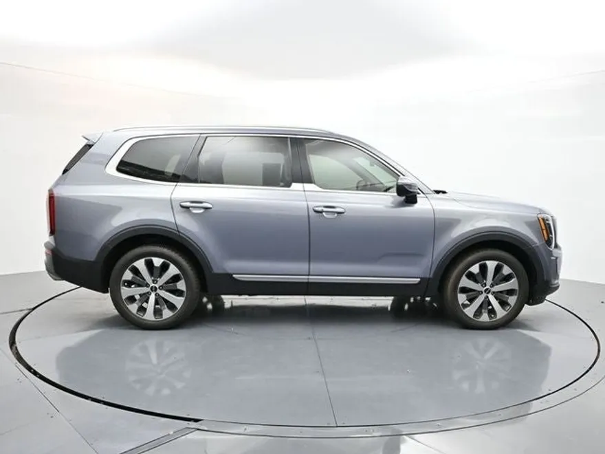 2022 Kia Telluride S photo 1