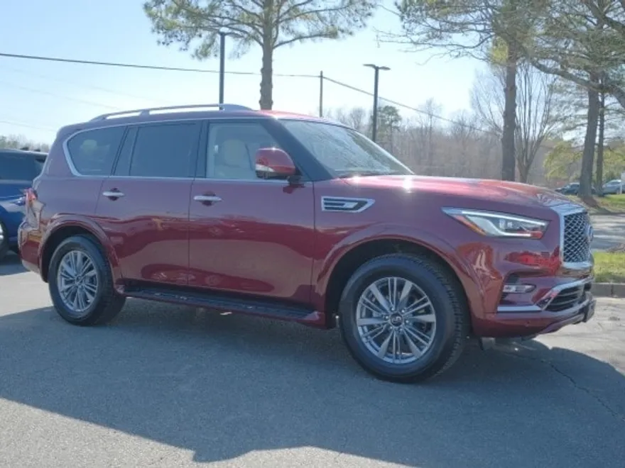 2022 Infiniti QX80 Luxe photo 1