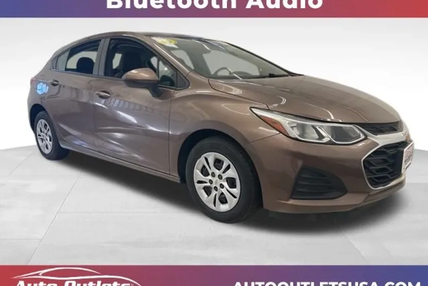 2019 Chevrolet Cruze LS photo 1