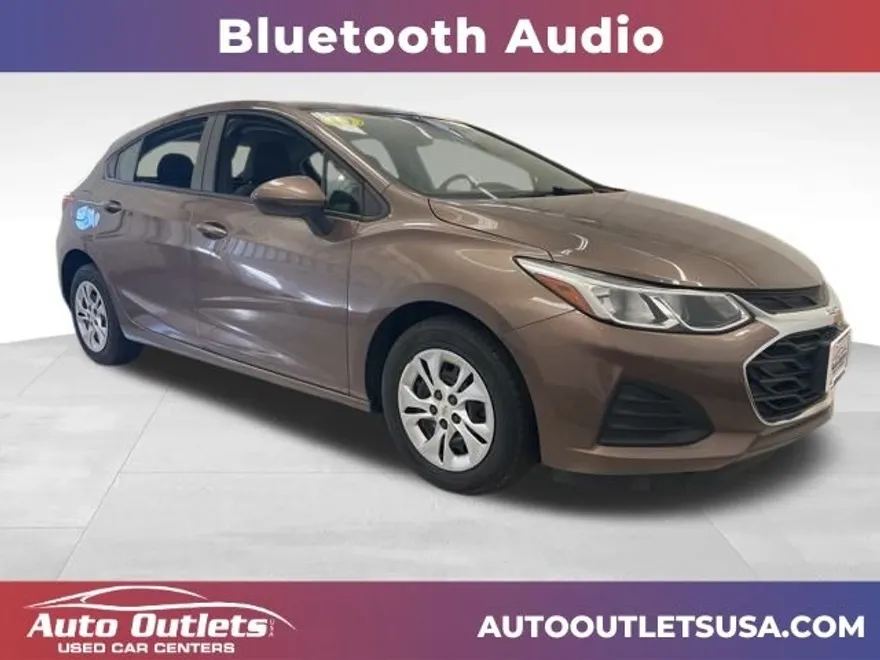 2019 Chevrolet Cruze LS photo 1