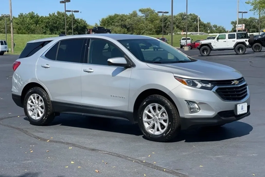 2020 Chevrolet Equinox LT photo 1