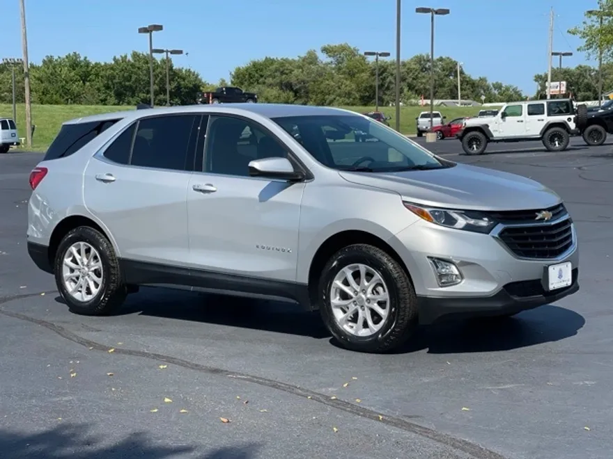 2020 Chevrolet Equinox LT photo 1